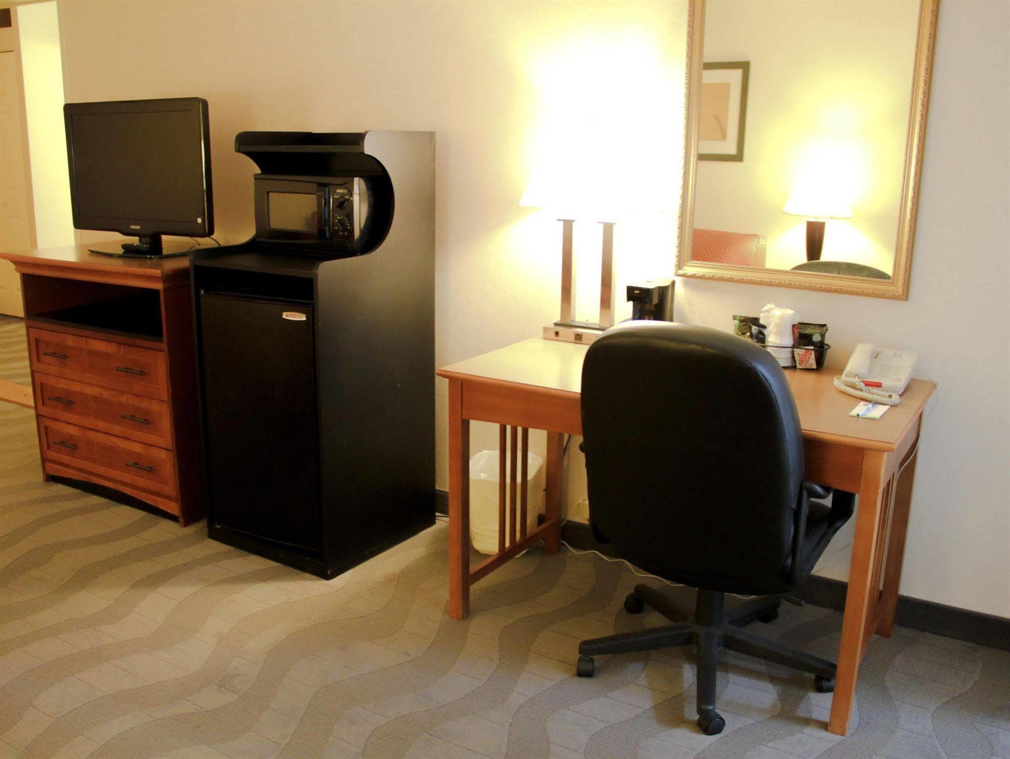 Comfort Inn & Suites Airport Syracuse Buitenkant foto