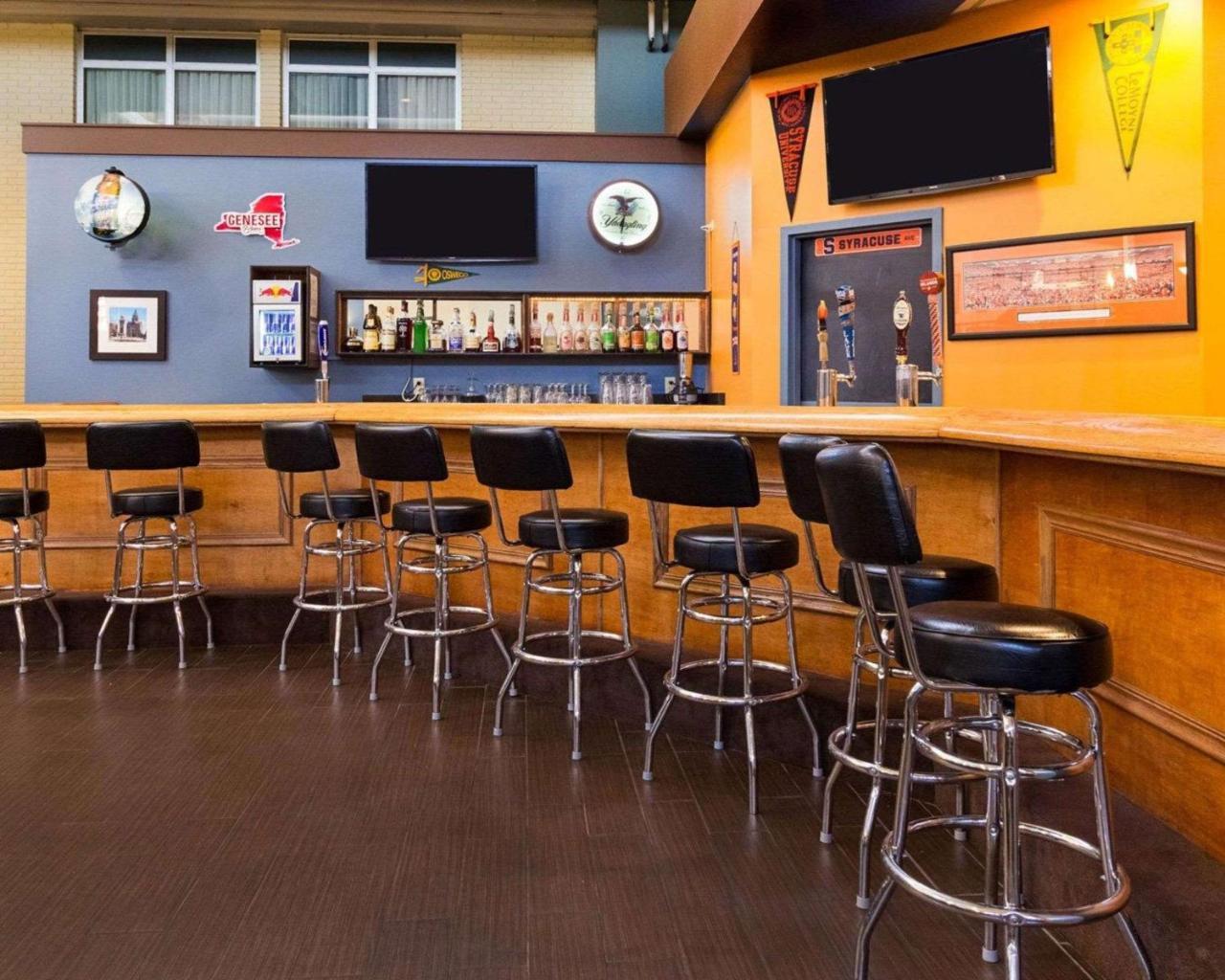 Comfort Inn & Suites Airport Syracuse Buitenkant foto