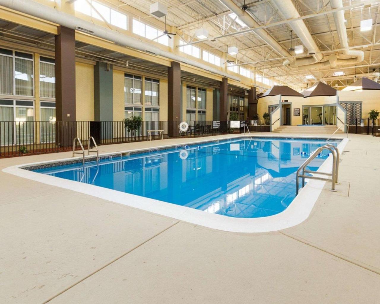 Comfort Inn & Suites Airport Syracuse Buitenkant foto
