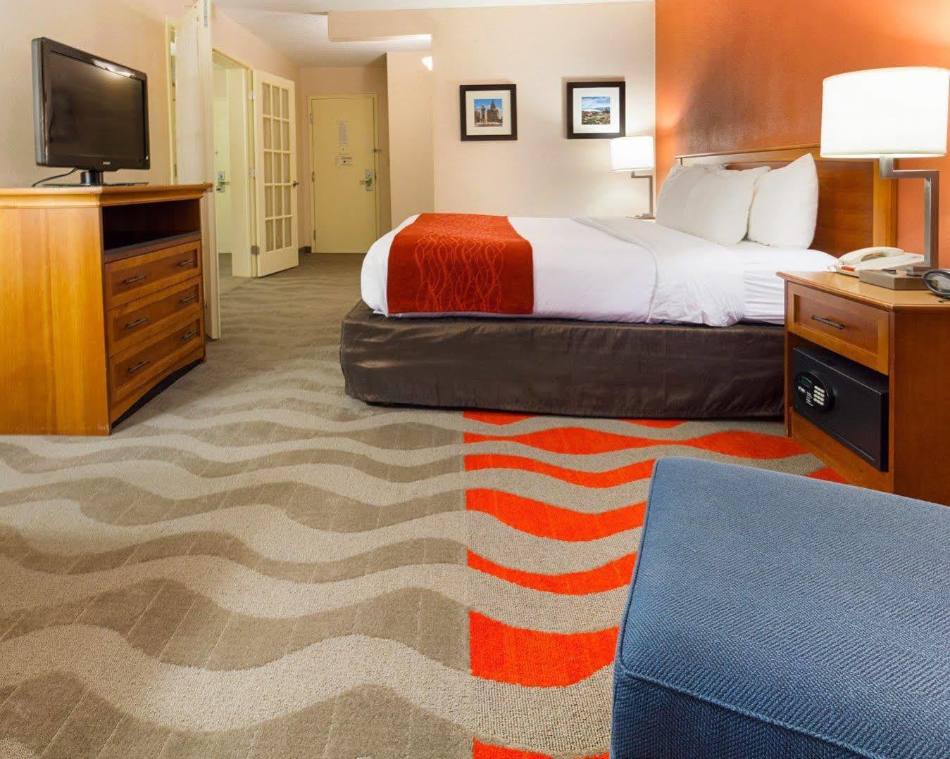 Comfort Inn & Suites Airport Syracuse Buitenkant foto