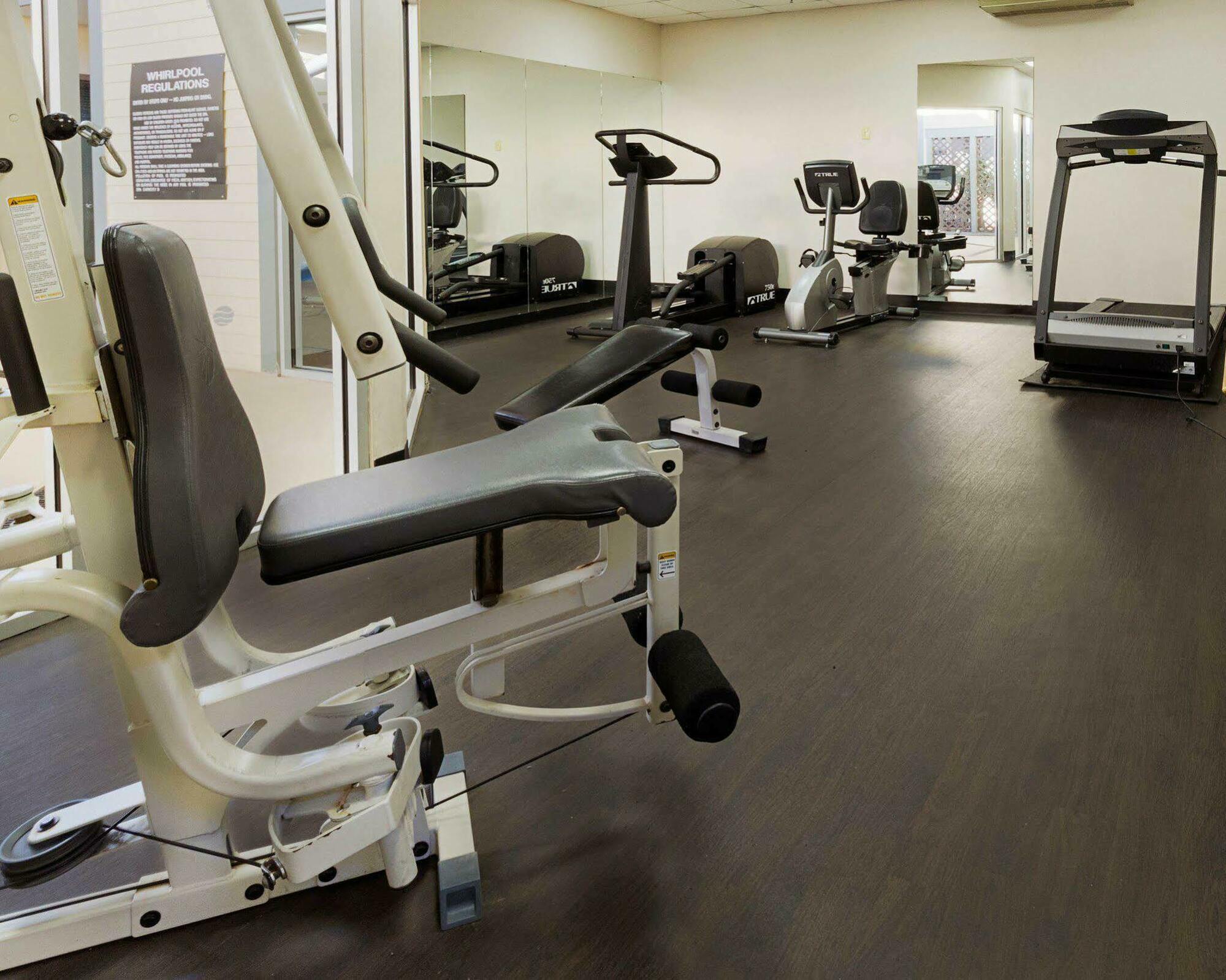Comfort Inn & Suites Airport Syracuse Buitenkant foto