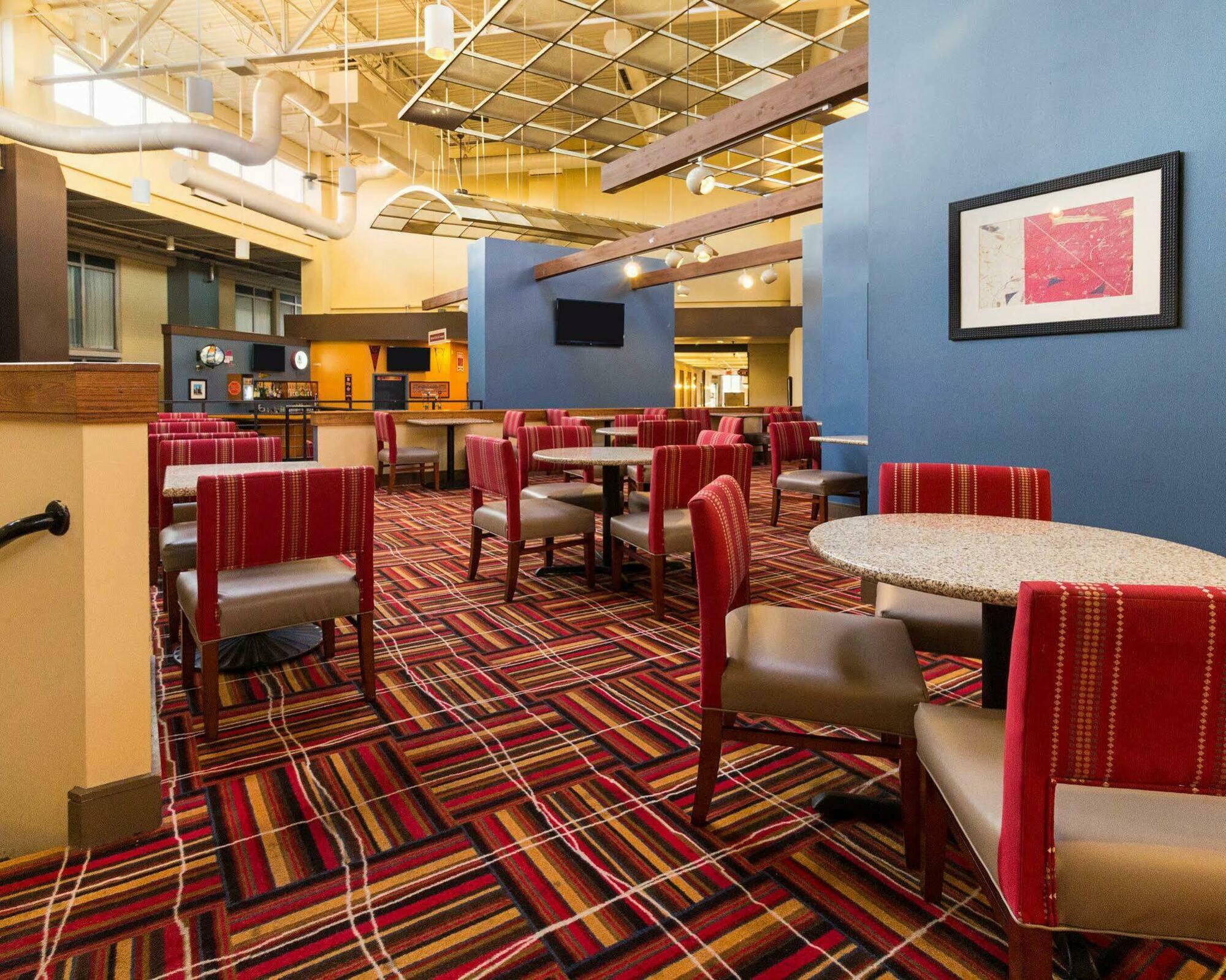 Comfort Inn & Suites Airport Syracuse Buitenkant foto