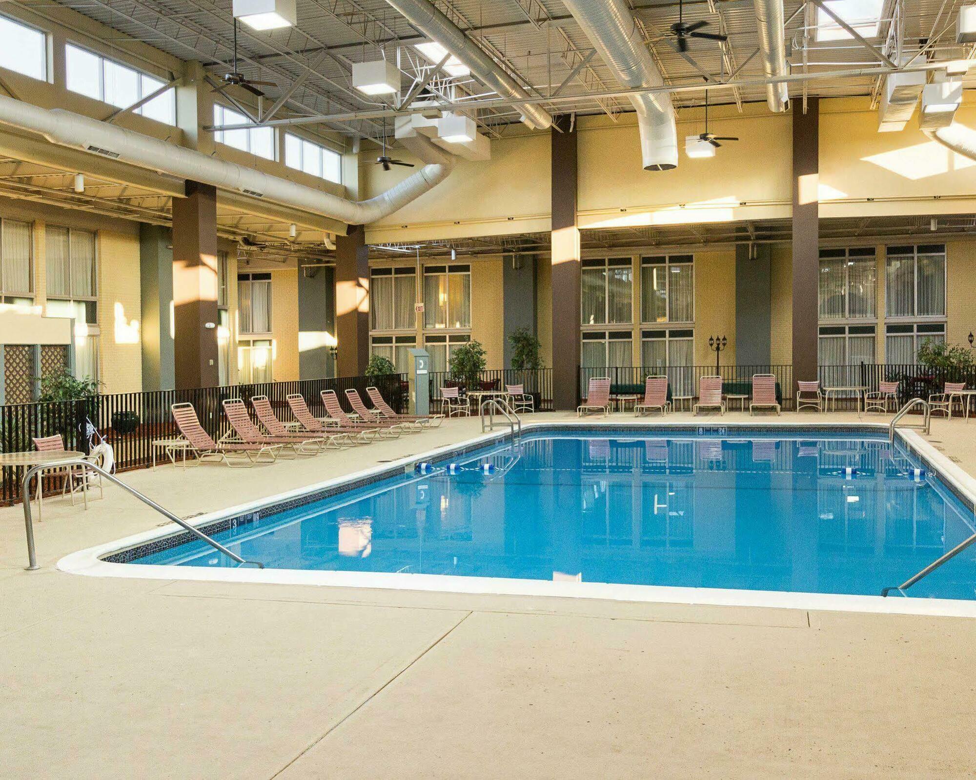 Comfort Inn & Suites Airport Syracuse Buitenkant foto