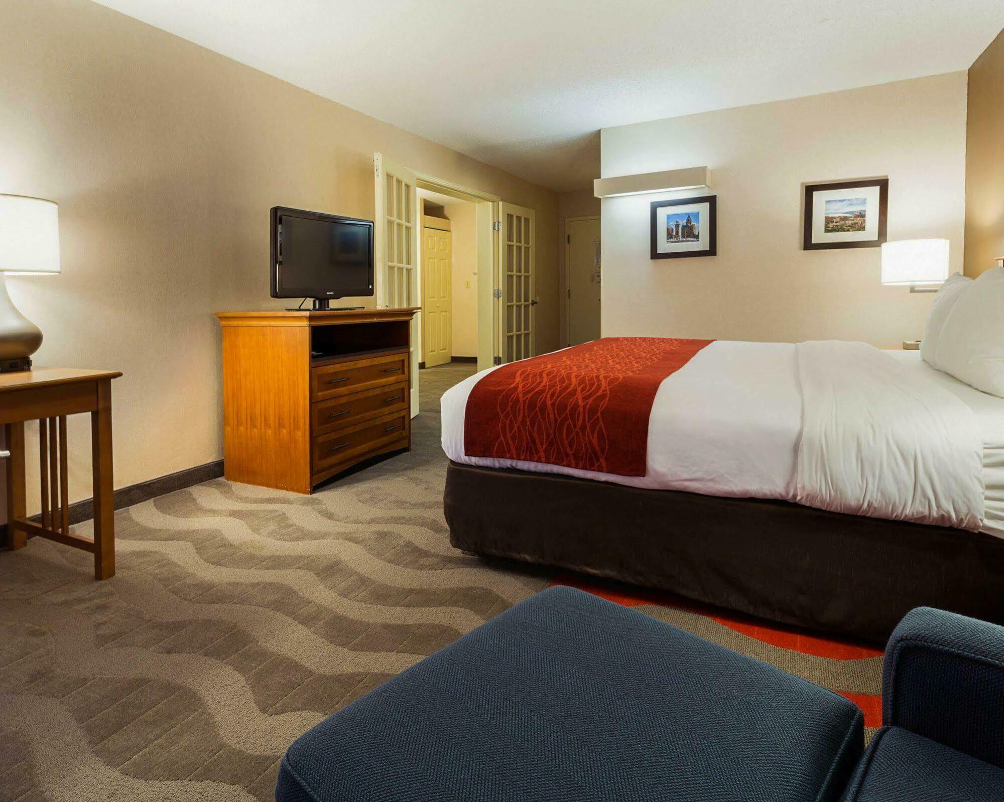 Comfort Inn & Suites Airport Syracuse Buitenkant foto